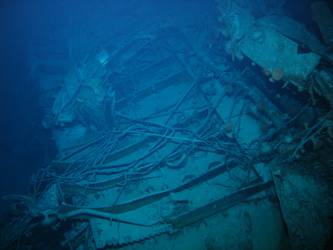 Unidentified wreckage on seabed. Jumble of wire